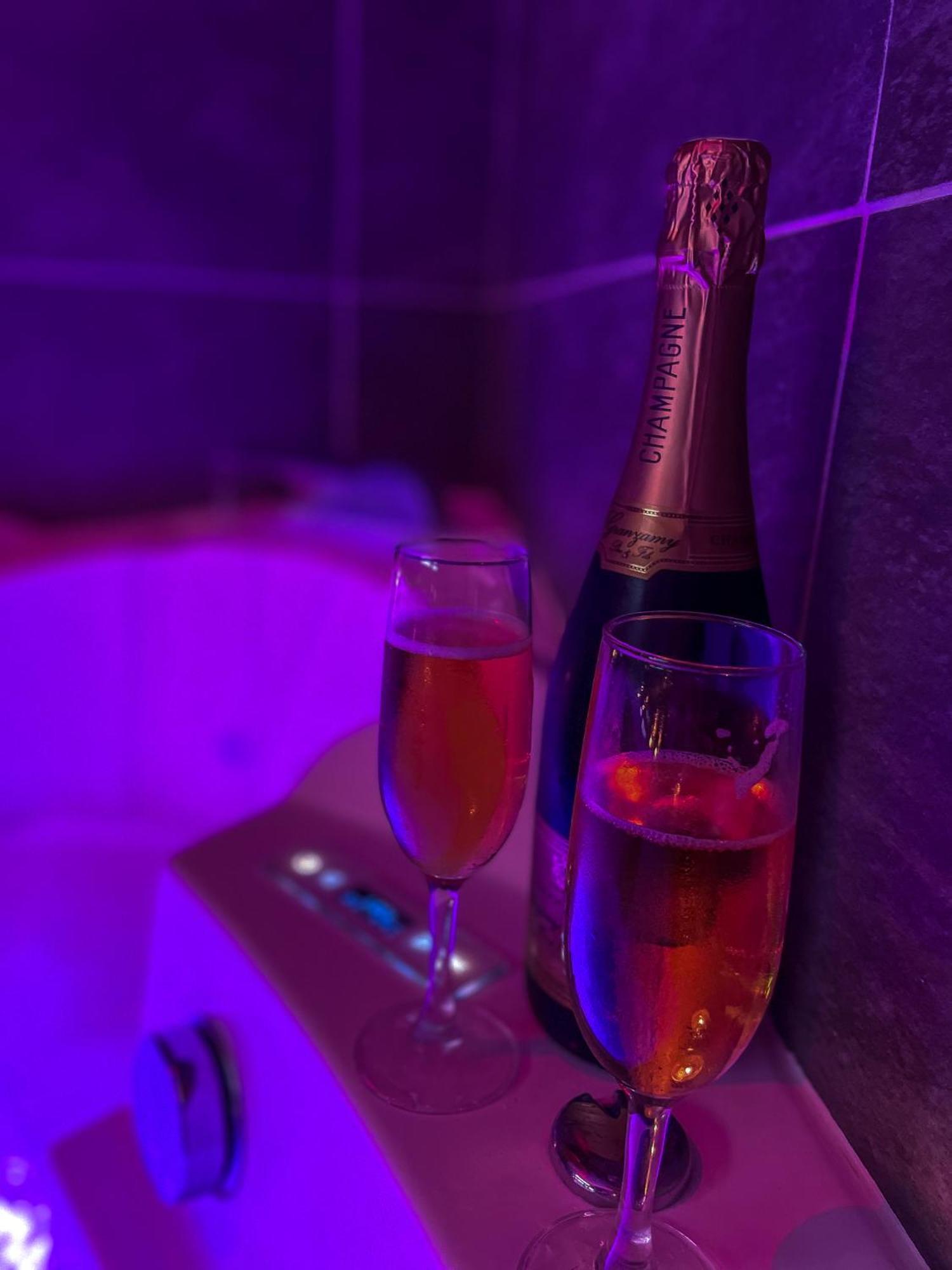 Loveroomxspa Bourg-Saint-Christophe Εξωτερικό φωτογραφία
