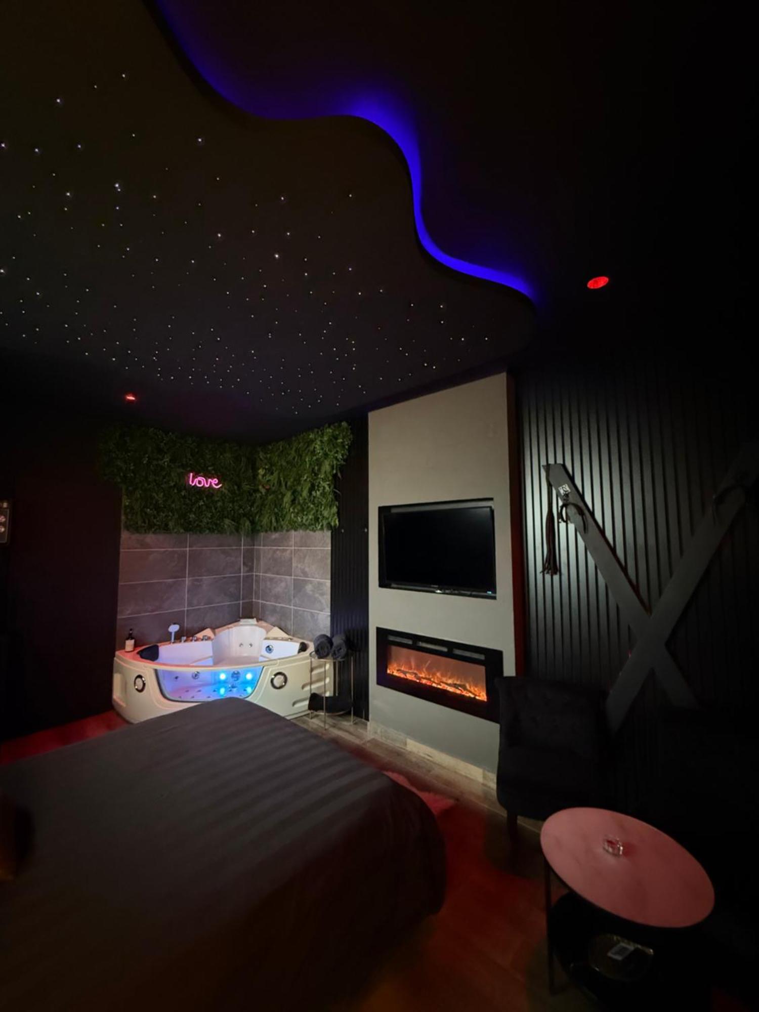 Loveroomxspa Bourg-Saint-Christophe Εξωτερικό φωτογραφία