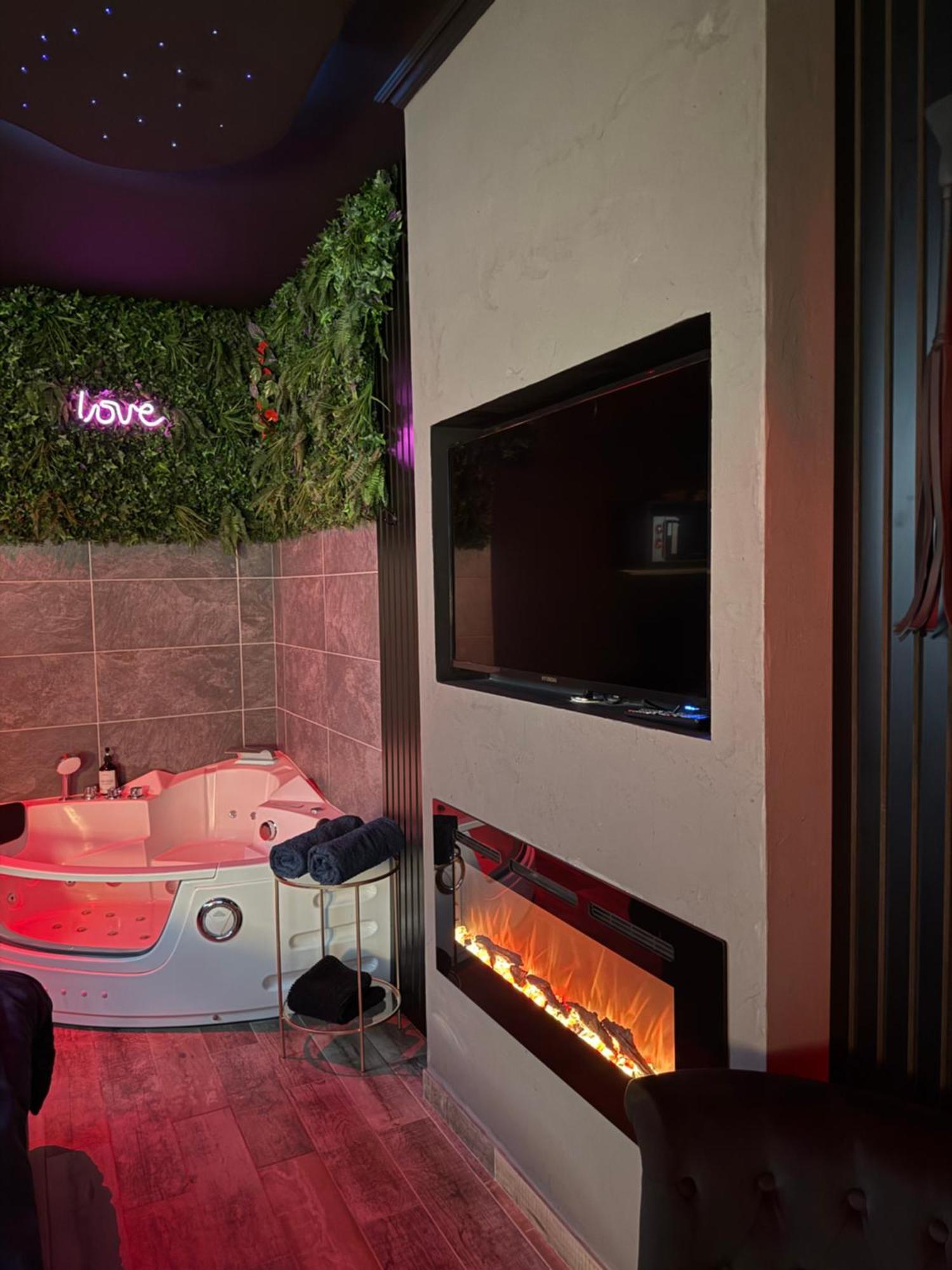 Loveroomxspa Bourg-Saint-Christophe Εξωτερικό φωτογραφία