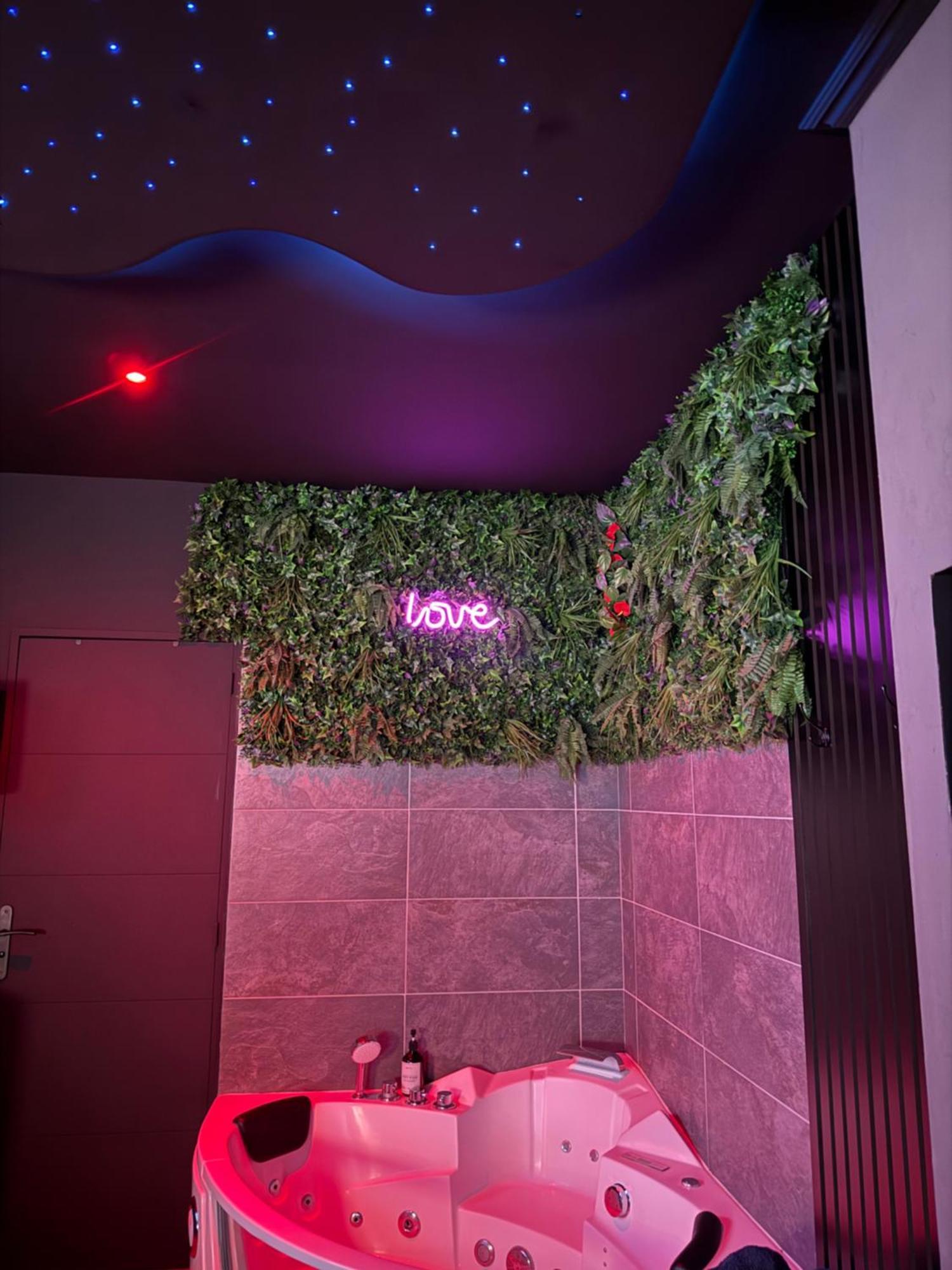 Loveroomxspa Bourg-Saint-Christophe Εξωτερικό φωτογραφία
